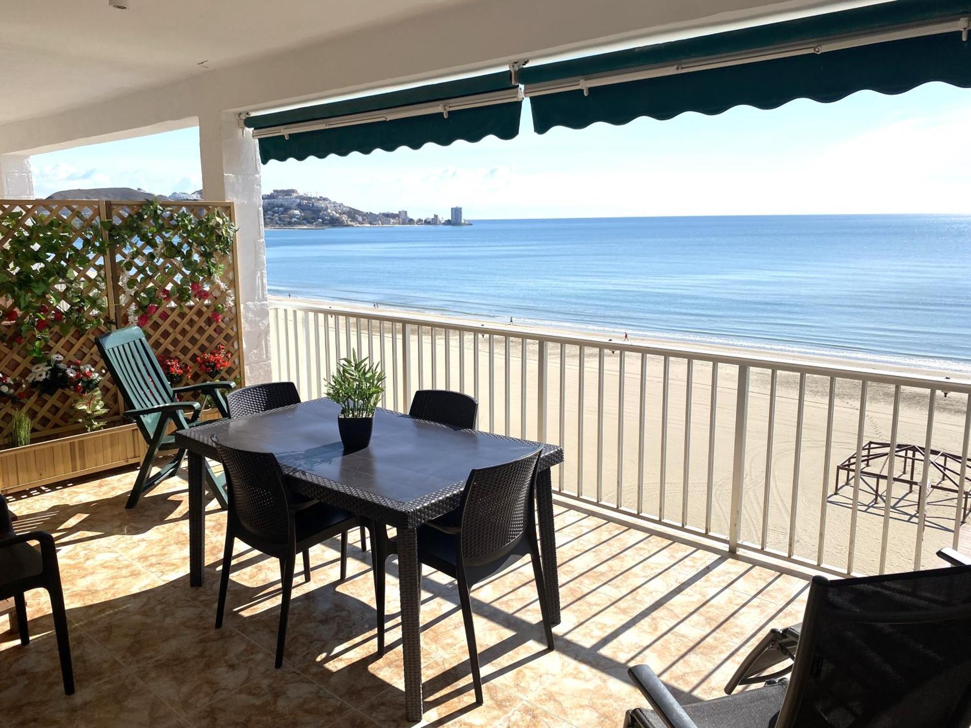 Beachfront And Renovated Apartment 库列拉 外观 照片